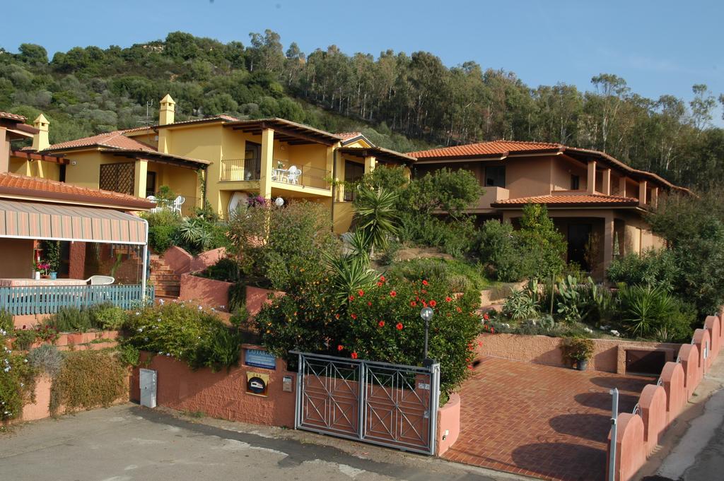 Residence Appartamenti Caffarena 阿尔巴塔克斯 外观 照片