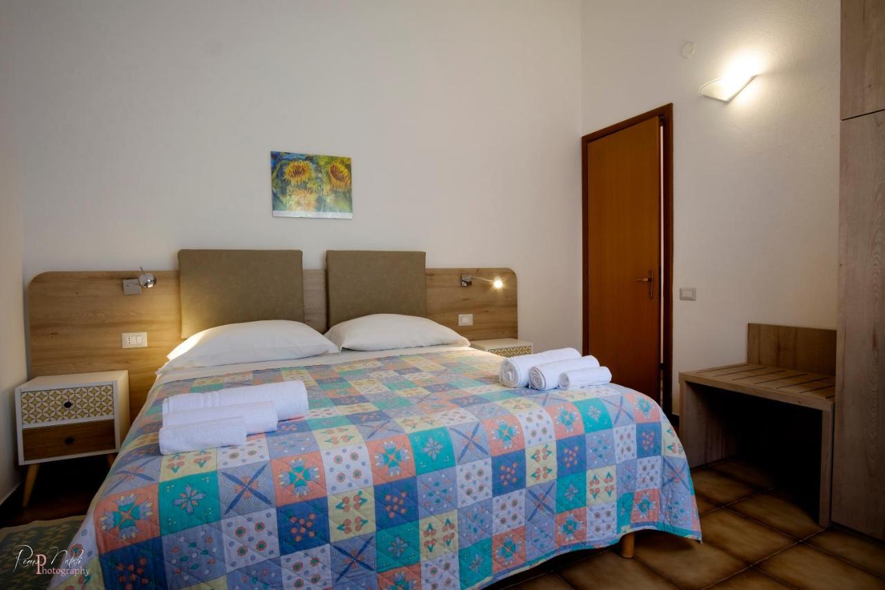Residence Appartamenti Caffarena 阿尔巴塔克斯 外观 照片