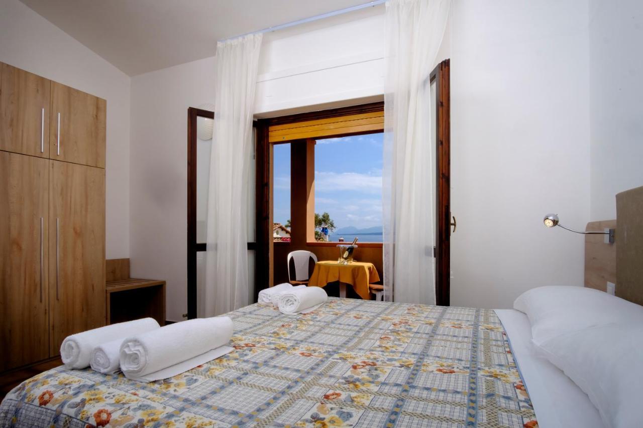 Residence Appartamenti Caffarena 阿尔巴塔克斯 外观 照片