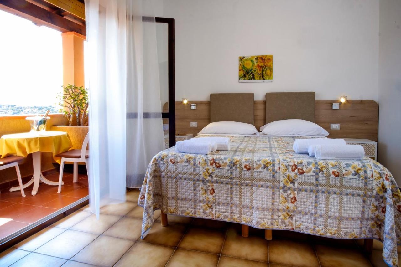 Residence Appartamenti Caffarena 阿尔巴塔克斯 外观 照片