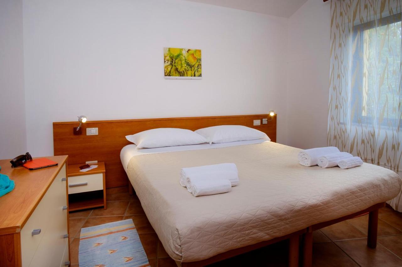 Residence Appartamenti Caffarena 阿尔巴塔克斯 外观 照片