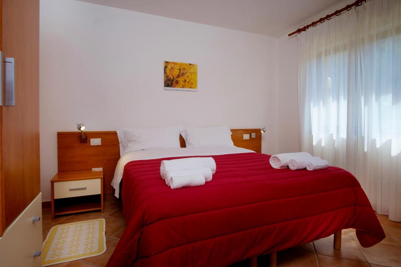 Residence Appartamenti Caffarena 阿尔巴塔克斯 外观 照片