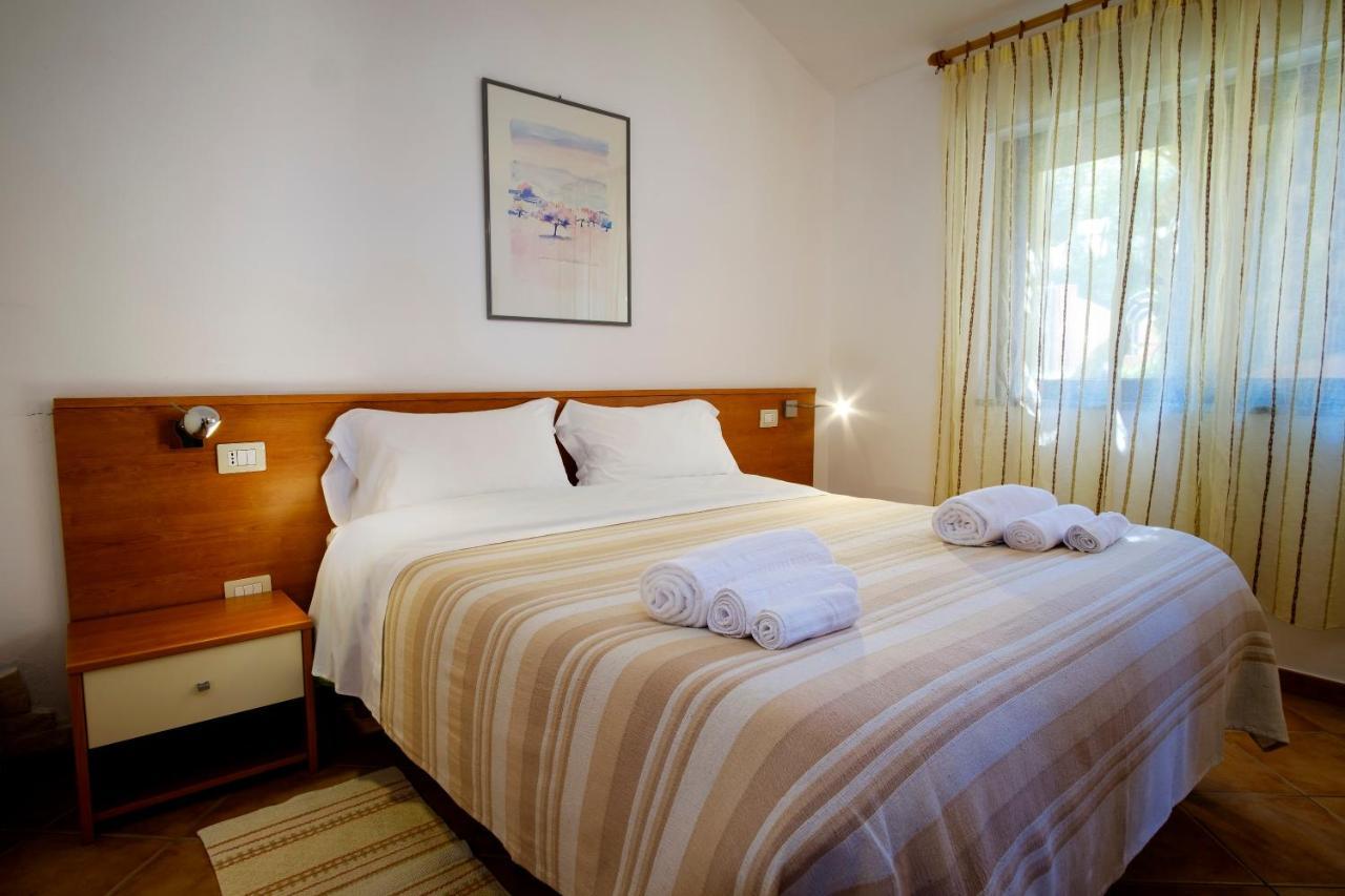 Residence Appartamenti Caffarena 阿尔巴塔克斯 外观 照片