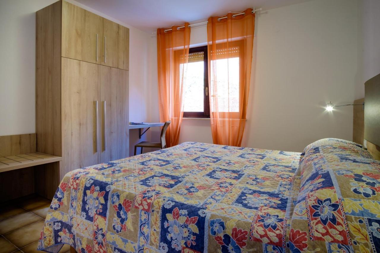 Residence Appartamenti Caffarena 阿尔巴塔克斯 外观 照片