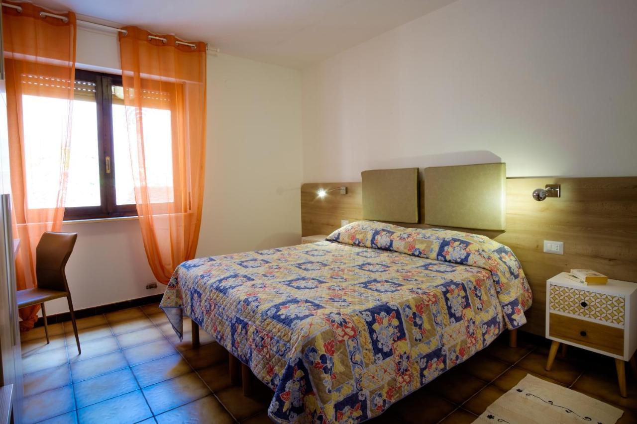 Residence Appartamenti Caffarena 阿尔巴塔克斯 外观 照片