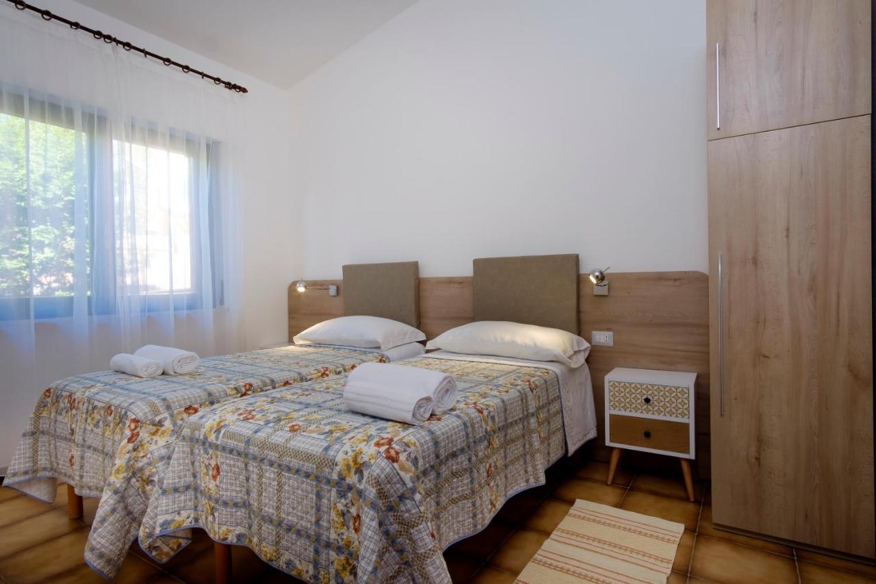 Residence Appartamenti Caffarena 阿尔巴塔克斯 外观 照片